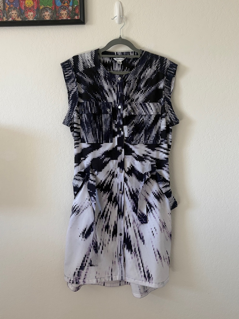 CALVIN KLEIN SLEEVELESS SHIRT DRESS MOSAIC PRINT SNAP FRONT BELTED M
